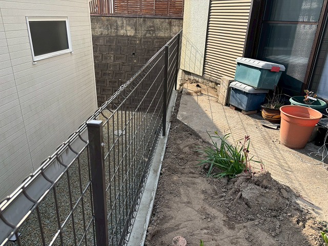 仙台市太白区　LIXIL　ハイグリッドフェンスを設置した様子