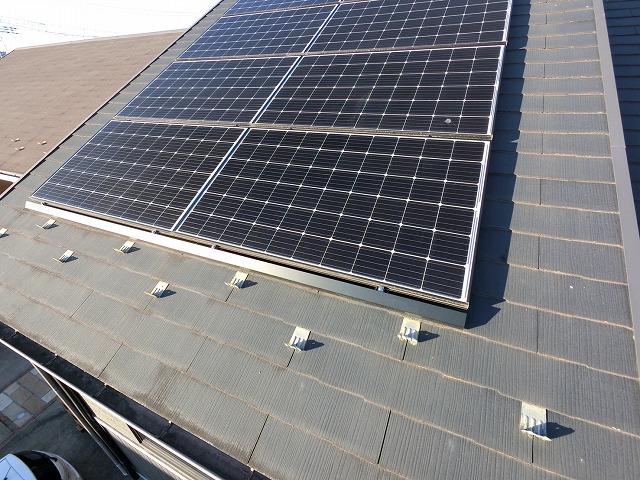 仙台市若林区　屋根にソーラーパネルが設置してあるスレート瓦の点検・調査を実施