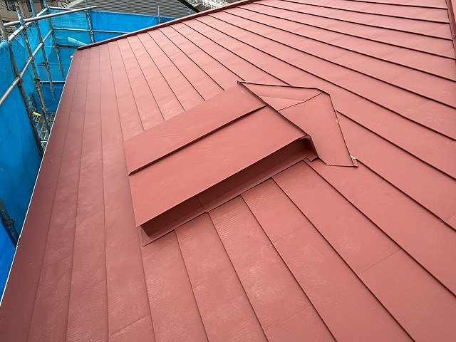 仙台市泉区　屋根カバー工事に伴い天窓もガルバリウム鋼板で閉塞した様子