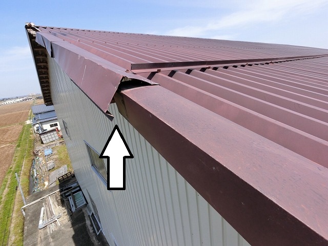 大崎市　ケラバ板金が外れて今にも飛びそうな状態