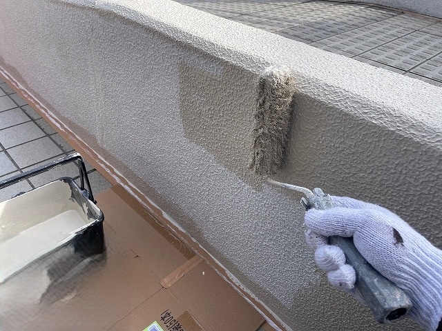 仙台市太白区　スロープ部のシリコン塗装1階塗りの様子