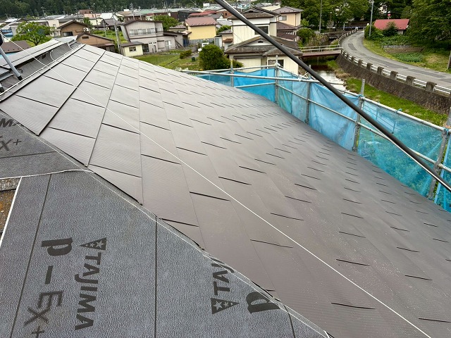 大崎市　屋根カバー工事にヒランビー220を使用した
