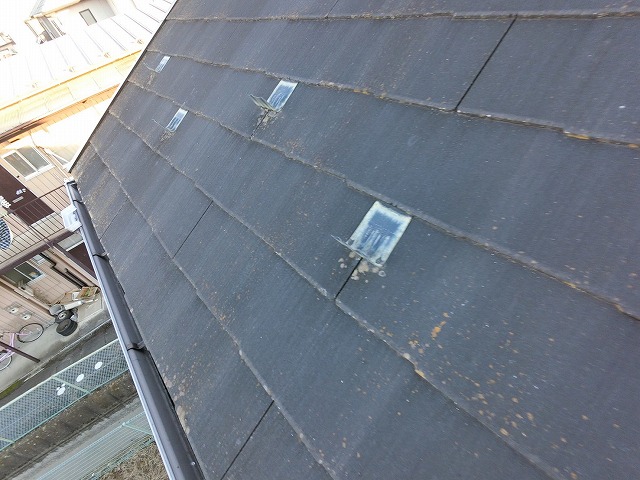 仙台市若林区の総二階屋根の軒先と雪止め金具の様子を確認