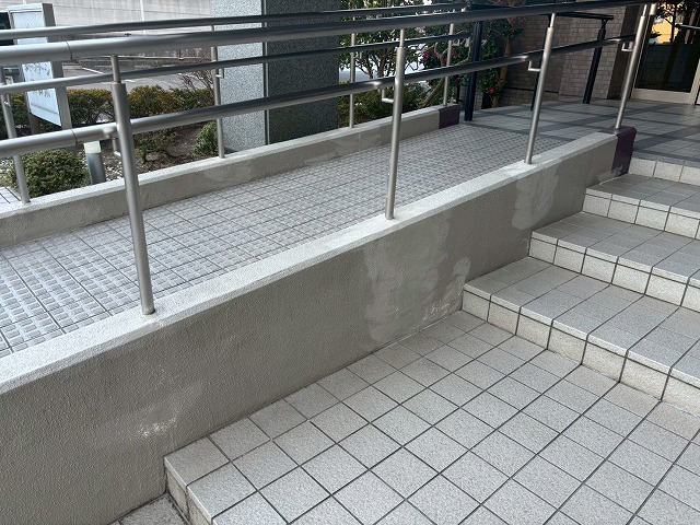 仙台市太白区　スロープの薄塗り補修を行った様子