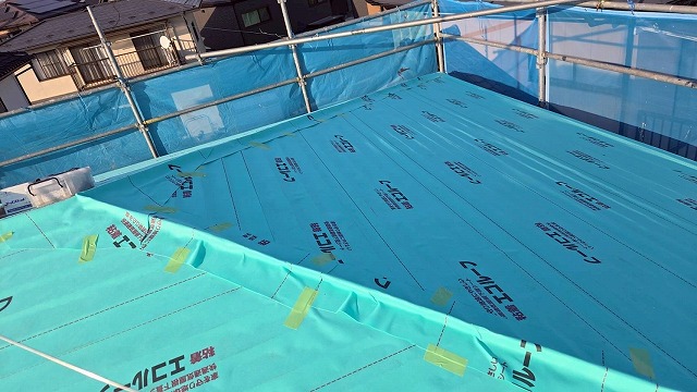 仙台市太白区　屋根カバー工事を行うにあたり、粘着エコルーフで防水下地作り