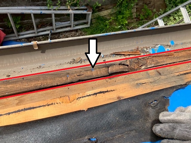 軒先水切りを固定していた木下地が腐食している