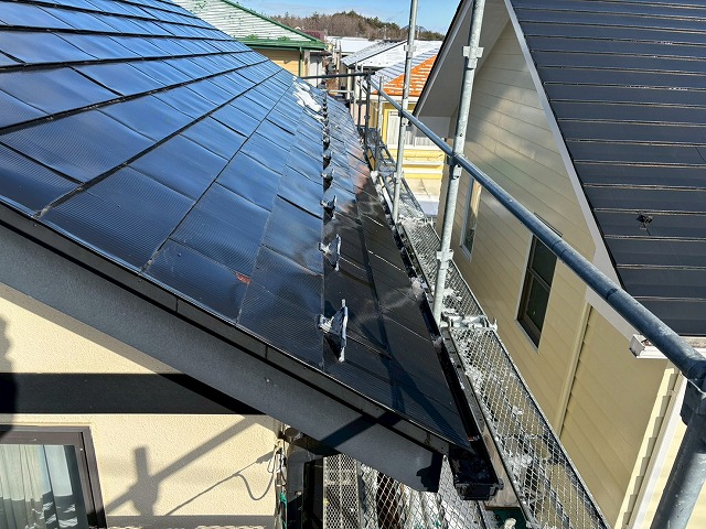 仙台市泉区　落雪に悩むご自宅のスノーZ取付け工事を行う前の屋根の様子