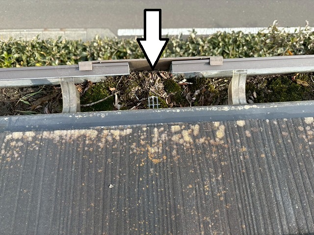 名取市　スレート屋根の無料診断と一緒に行った雨樋清掃の調査