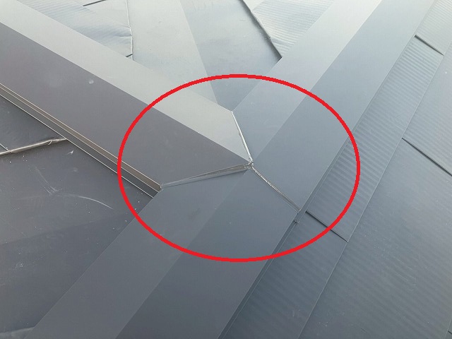 仙台市太白区棟包み板金の表面にコーキングで防水処理を行った