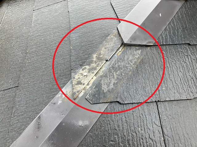 仙台市泉区　差し棟が一枚剝がれている様子