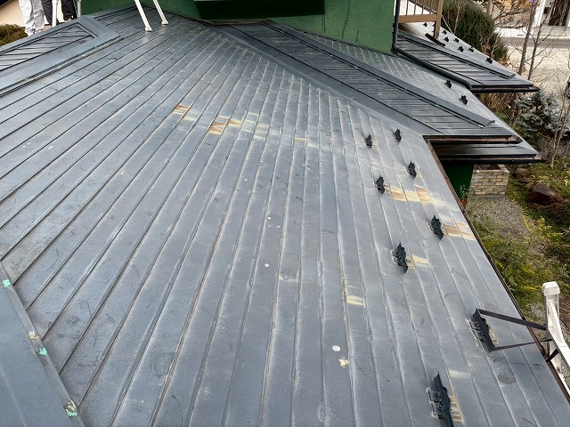 仙台市太白区　錆びた金属屋根の屋根カバー工事を行う前の様子