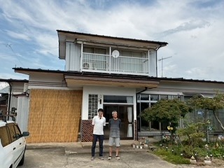 登米市 S様邸 雪害により歪んだ雨樋の交換工事を行いました。火災保険申請のお手伝いもいたしました。