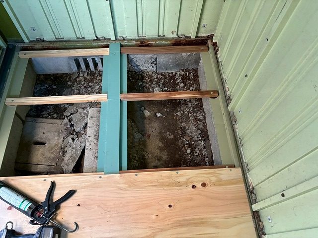 仙台市太白区 物置修繕工事 床下地合板取付け