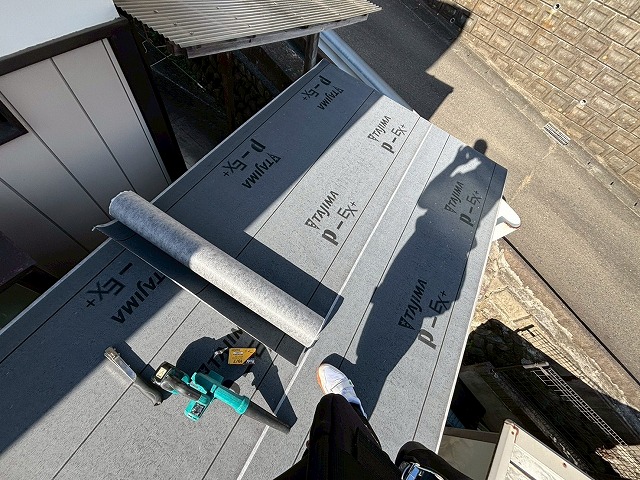 仙台市太白区 物置屋根カバー工事 改質アスファルトルーフィング