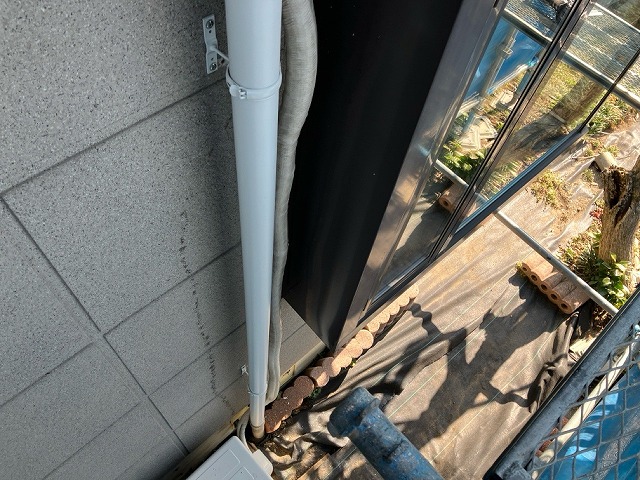 仙台市太白区 亀裂の入ったバルコニー下の竪樋 完工