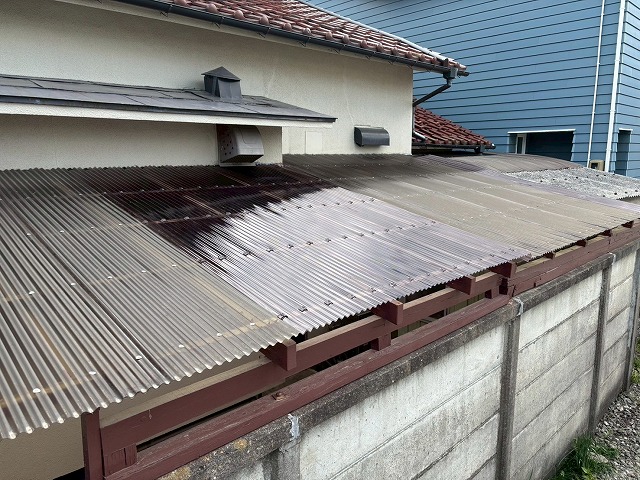 仙台市宮城野区 M様邸 強風で破損した車庫の波板ポリカの交換工事を行ったお客様