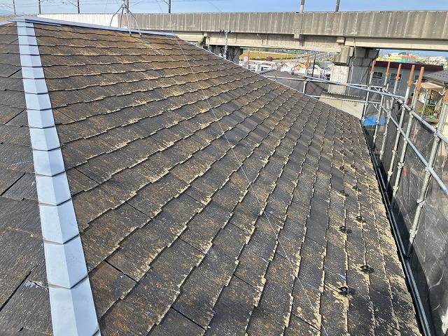 仙台市宮城野区 屋根カバー工事 ボロボロになったスレート屋根
