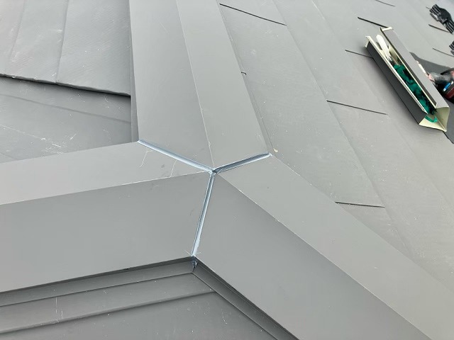 仙台市泉区 屋根カバー工事 棟板金設置