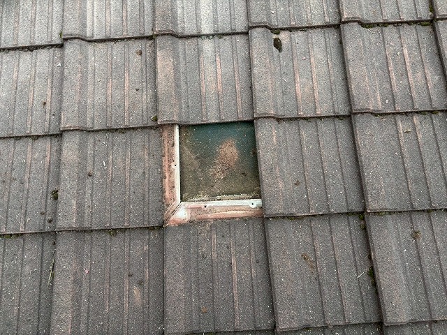 仙台市泉区 貸家 瓦修繕工事 破損瓦解体