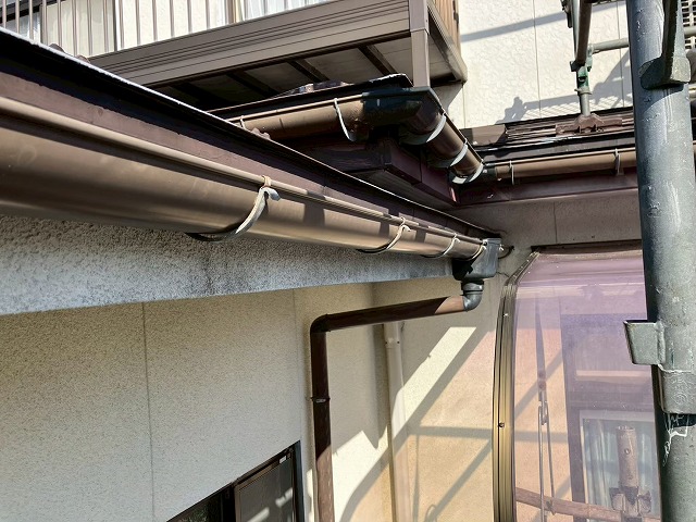 大崎市岩出山 雨樋交換工事 工事前 色褪せ