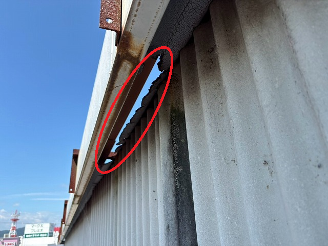 岩沼市 倉庫 雨漏り修繕工事 ケラバ板金 穴あき箇所