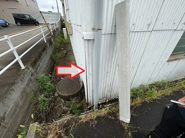 岩沼市 倉庫 雨漏り修繕工事 コーナー役物 外れている