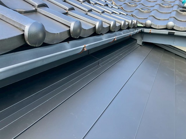 東松島市にて-バルコニー屋根新設工事